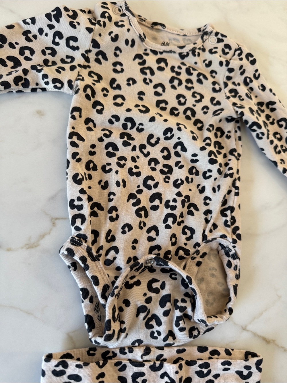 H&M Kids Long Sleeve Leopard Print One-Piece Set in Cream and Black nb
